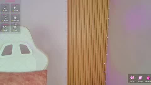 Emily  online show from November 20, 9:31 am