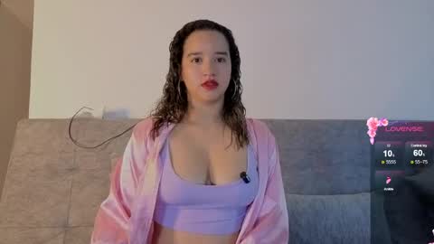 Snapshot of emilyrousex chatting on April 23, 2:52 pm emilyrousex online show from April 23, 2:52 pm