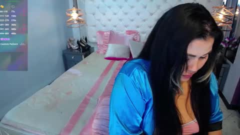 Snapshot of emilysander_ chatting on December 3, 3:55 pm Emily online show from December 3, 3:55 pm