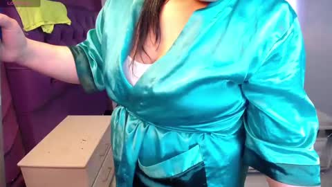 Snapshot of emilysander_ chatting on December 9, 6:57 pm Emily online show from December 9, 6:57 pm