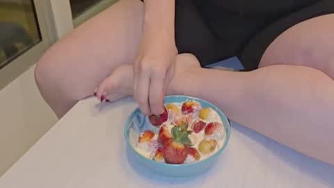 Summer 3 online show from November 30, 1:37 pm