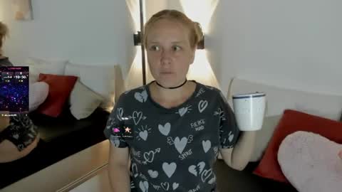 Snapshot of emilysumer chatting on April 24, 4:15 am Summer 3 online show from April 24, 4:15 am