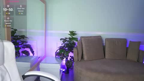 Emily Turner  online show from February 21, 7:04 pm