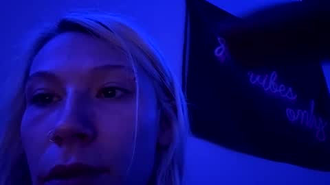 Snapshot of emilywarren296 chatting on October 12, 1:43 pm emilywarren296 online show from October 12, 1:43 pm