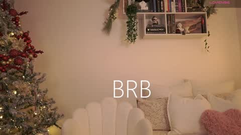 Snapshot of emilyxrose_ chatting on December 14, 11:01 pm IG thickemmsss online show from December 14, 11:01 pm