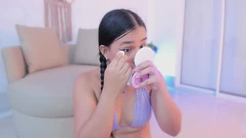 emilyy_kim online show from April 13, 6:24 pm