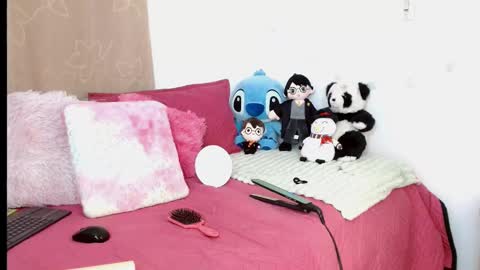 emilyzans07 online show from February 26, 5:39 pm