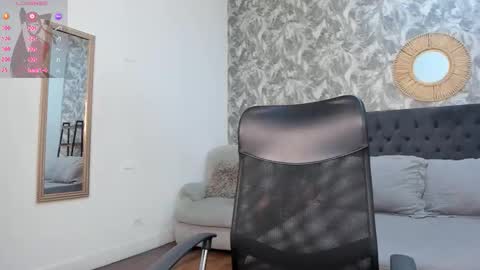 Snapshot of emma_1025 chatting on September 20, 12:50 pm emma  online show from September 20, 12:50 pm