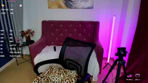 Snapshot of emma__rosss chatting on June 26, 2:05 am emma__rosss online show from June 26, 2:05 am