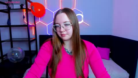 emma_adorablle online show from September 28, 1:44 am