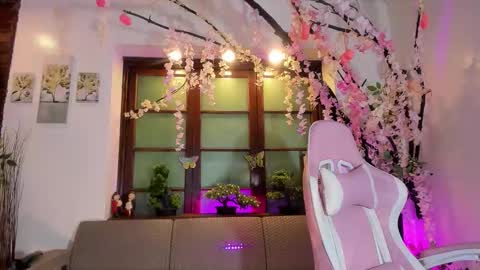 emma_ayala online show from November 12, 9:14 pm