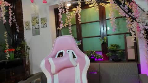 emma_ayala online show from January 12, 7:08 pm