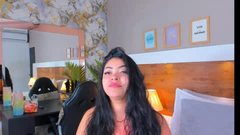 Snapshot of emma_bakker_ chatting on April 4, 8:45 am Emma online show from April 4, 8:45 am