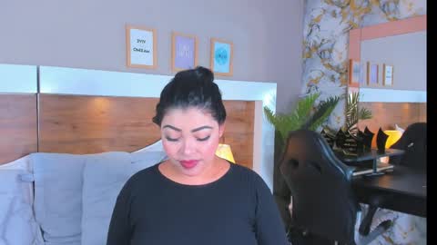 Snapshot of emma_bakker_ chatting on April 7, 11:43 am Emma online show from April 7, 11:43 am