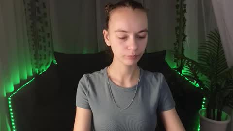 emma_chaser online show from December 17, 1:33 am