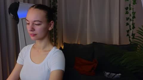 Snapshot of emma_chaser chatting on February 11, 1:32 am emma_chaser online show from February 11, 1:32 am