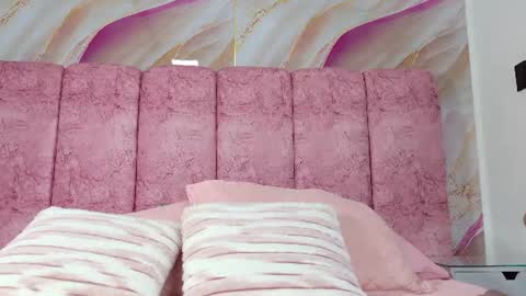 Snapshot of emma_curvy1 chatting on June 18, 3:07 am Emma online show from June 18, 3:07 am