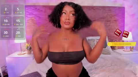 Snapshot of emma_dancer chatting on June 25, 3:38 pm emma online show from June 25, 3:38 pm