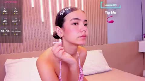Snapshot of emma_doll7 chatting on July 17, 1:29 pm E online show from July 17, 1:29 pm