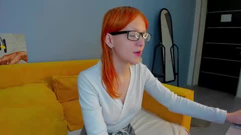Snapshot of emma_dusk chatting on March 19, 1:20 am Emma online show from March 19, 1:20 am