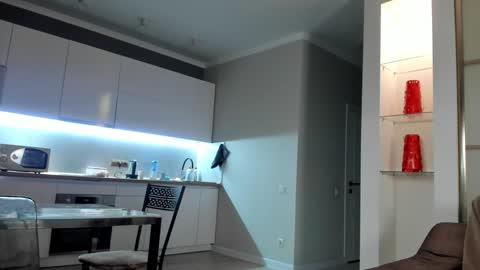 Emma online show from December 7, 10:45 am