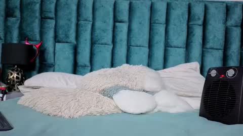 Emma online show from February 19, 8:27 pm