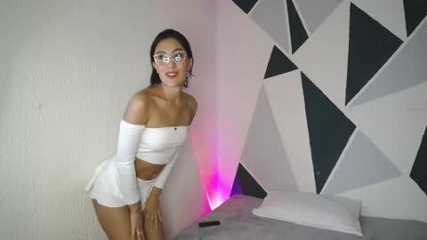 Snapshot of emma_glowof chatting on February 11, 4:17 am Emma Glow online show from February 11, 4:17 am