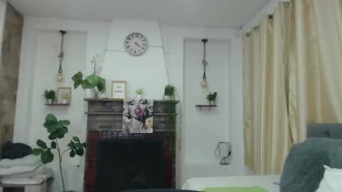 Snapshot of emma_hassani chatting on April 20, 2:09 pm Tell me Emma online show from April 20, 2:09 pm