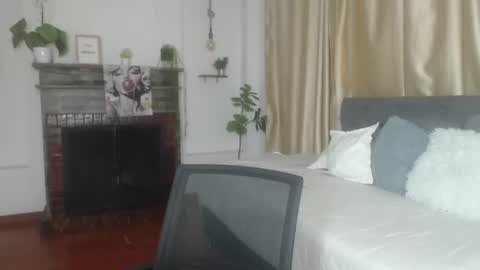 Snapshot of emma_hassani chatting on June 21, 1:24 pm Tell me Emma online show from June 21, 1:24 pm