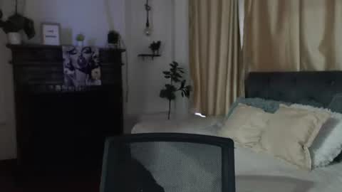 Snapshot of emma_hassani chatting on June 24, 7:35 pm Tell me Emma online show from June 24, 7:35 pm