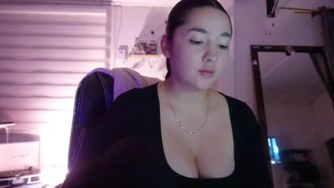 emma_johnson_ online show from December 11, 5:00 am