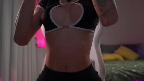 Snapshot of emma_land chatting on February 27, 7:55 am online show from February 27, 7:55 am