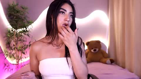 Snapshot of emma_lirys chatting on April 25, 9:45 pm Emma online show from April 25, 9:45 pm