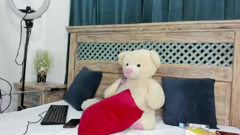 Emma Loaiza  online show from May 24, 3:22 am