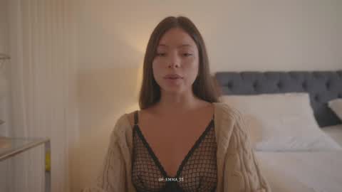 Snapshot of emma_lu1 chatting on November 11, 5:02 pm emma_lu1 online show from November 11, 5:02 pm