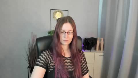emma online show from April 15, 7:04 am