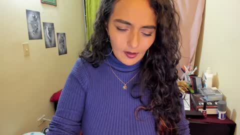 Snapshot of emma_luxy chatting on December 20, 7:01 am emma luxy online show from December 20, 7:01 am