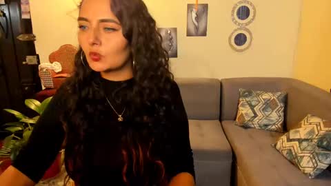 Snapshot of emma_luxy chatting on February 20, 2:07 am emma luxy online show from February 20, 2:07 am