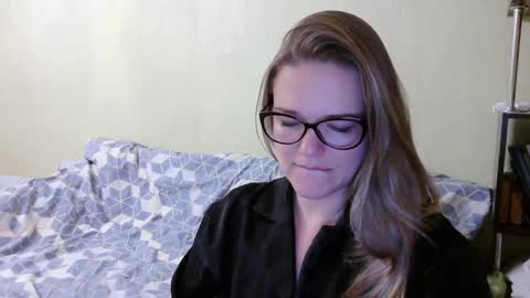emma_misty_ online show from October 23, 5:33 pm
