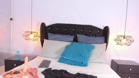 Snapshot of emma_payton chatting on February 8, 3:00 pm Emma online show from February 8, 3:00 pm