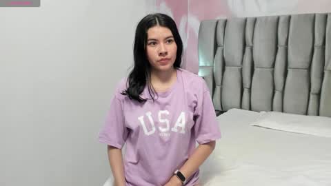 Snapshot of emma_petite4u chatting on December 28, 6:18 pm Emma online show from December 28, 6:18 pm