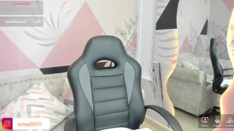 Snapshot of emma_petite4u chatting on March 4, 12:29 am Emma online show from March 4, 12:29 am