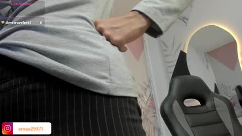 Snapshot of emma_petite4u chatting on March 6, 10:58 pm Emma online show from March 6, 10:58 pm