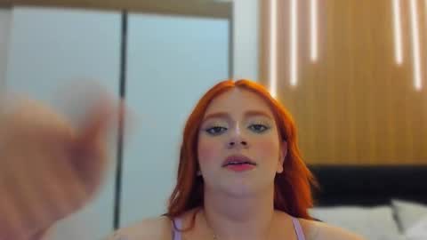 Snapshot of emma_queens1 chatting on December 23, 12:30 am Emma online show from December 23, 12:30 am