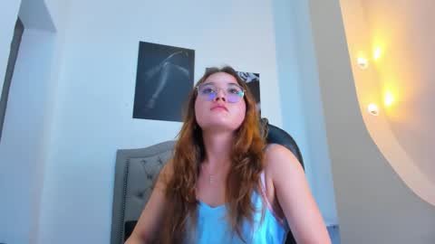 Snapshot of emma_rousz chatting on September 16, 3:51 am emma online show from September 16, 3:51 am