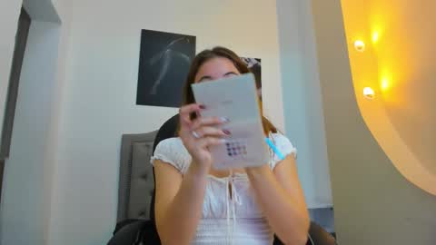 Snapshot of emma_rousz chatting on September 17, 3:08 am emma online show from September 17, 3:08 am