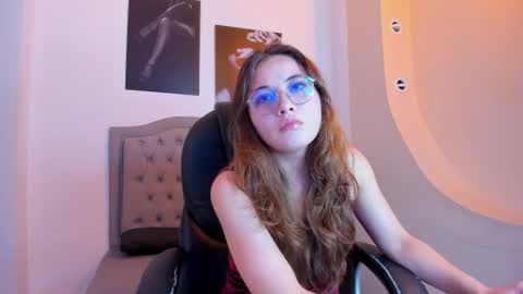 Snapshot of emma_rousz chatting on September 19, 4:47 am emma online show from September 19, 4:47 am