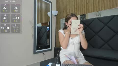 Snapshot of emma_rousz chatting on September 20, 3:40 am emma online show from September 20, 3:40 am