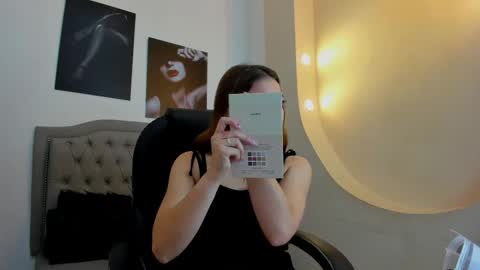 Snapshot of emma_rousz chatting on September 23, 3:53 am emma online show from September 23, 3:53 am
