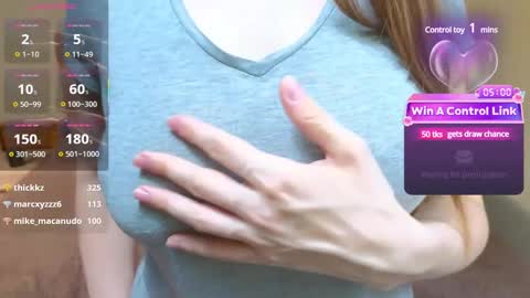 Snapshot of emma_stardust_ chatting on January 20, 2:22 am Emma-milky-tits online show from January 20, 2:22 am